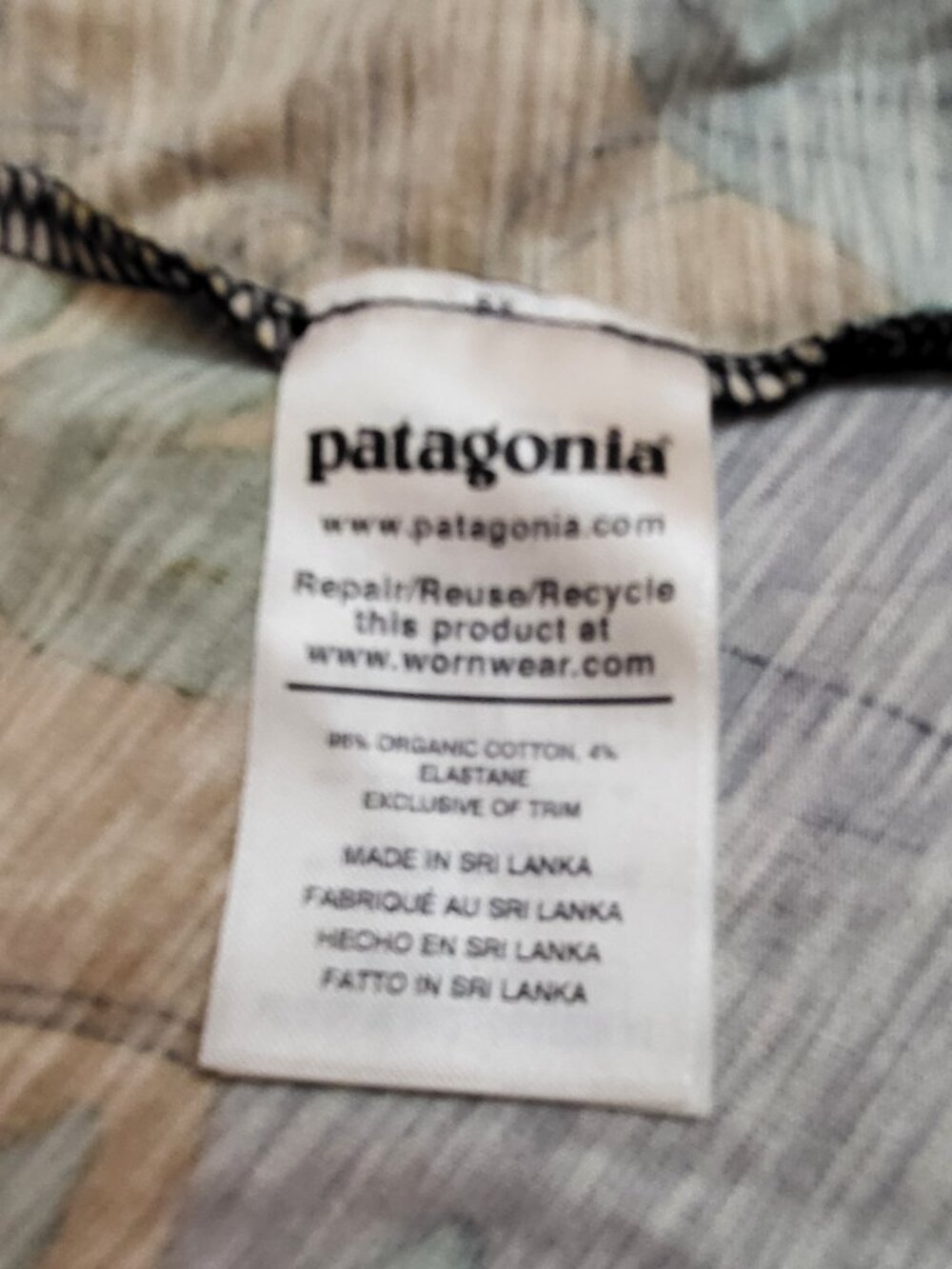 Patagonia cotton Tropical print V-neck front, cross over strap back. Size Medium - Picture 11 of 13